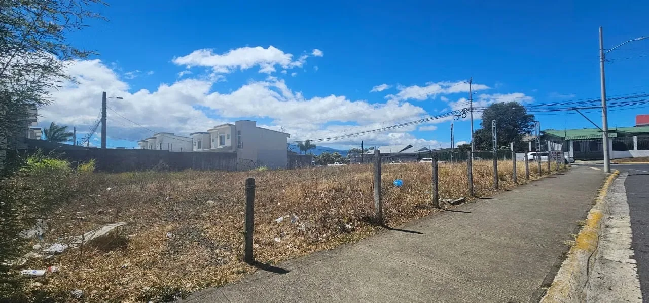 Corner lot for sale in San Pablo de Heredia, across from Maxi Pali. — photo 2