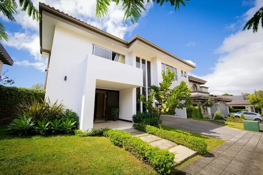 Casas en Sanchez | Casa en Venta en Condominio Colinas de Montealegre, Curridabat