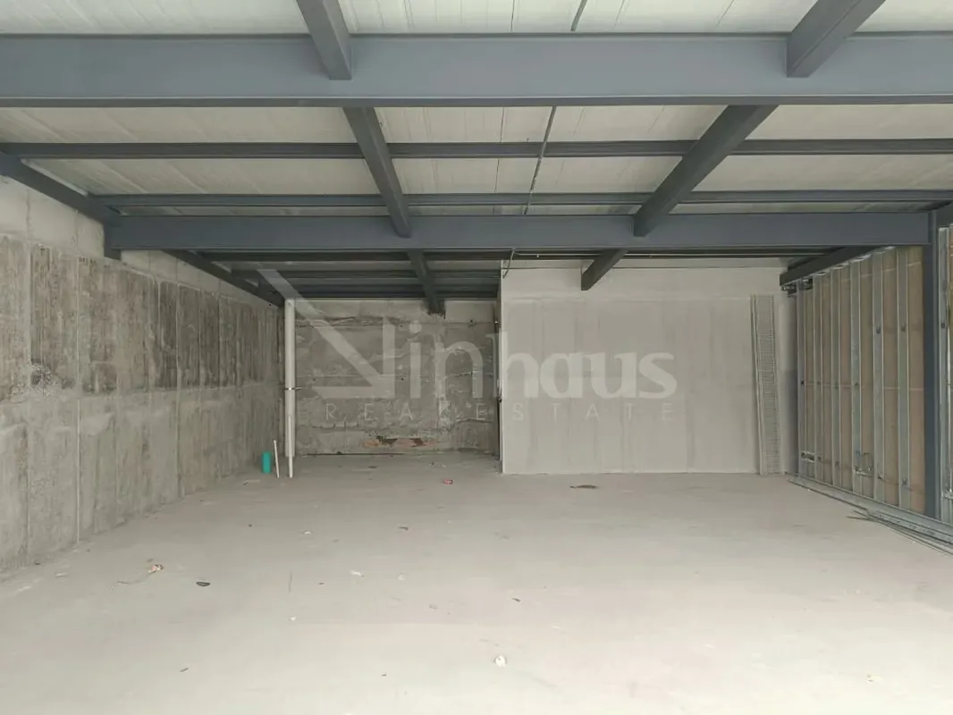 Alquiler de local comercial en torre de alto tránsito en Sabana