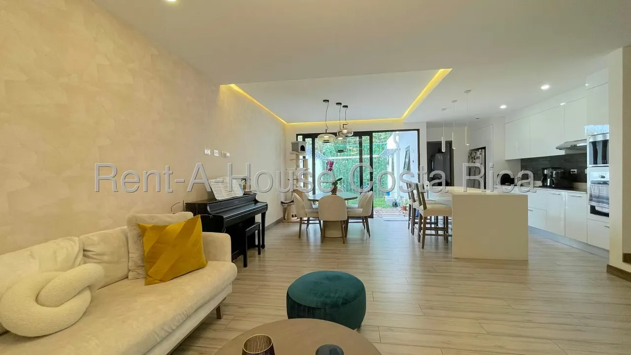 Venta de casa en Condominio, San Antonio de Escazú