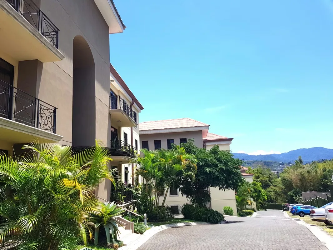 CONDOMINIUM FOR SALE WITH STUNING VIEWS IN CURRIDABAT