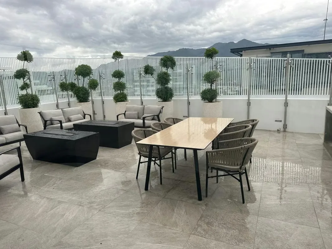 Alquiler de Apartamento en Condominio Velo Nunciatura, ubicado en Rohrmoser, una de las zonas más exclusivas y de mayor plusvalía de San José. Situado en piso 15, este moderno ... — photo 3