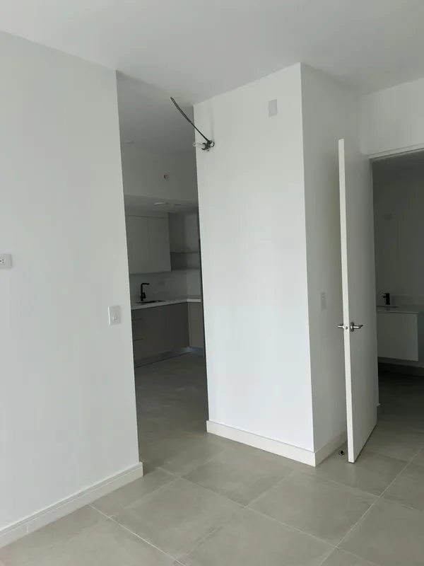 Alquiler de Apartamento en Condominio Velo Nunciatura, ubicado en Rohrmoser, una de las zonas más exclusivas y de mayor plusvalía de San José. Situado en piso 15, este moderno ... — photo 4