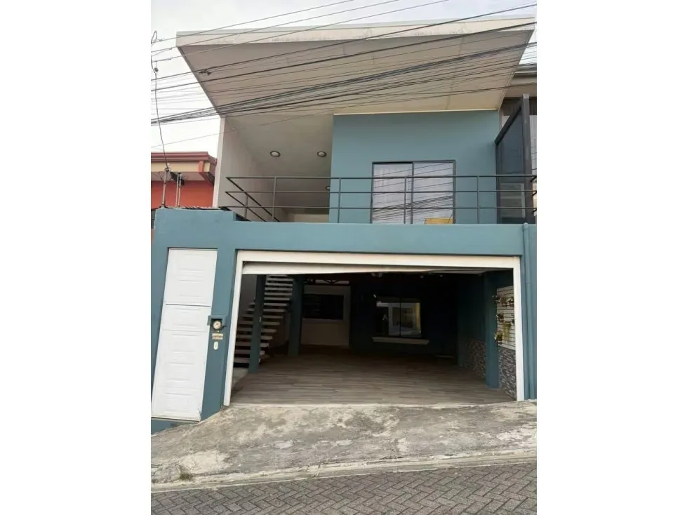 SE VENDE CASA en residencial en Ulloa, Heredia