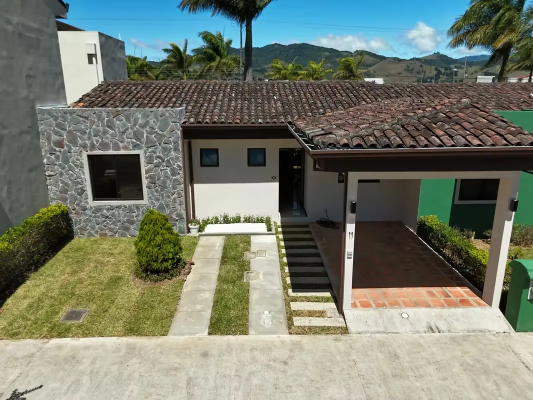 House for sale in Cartago, like new, in the La Hacienda Condominium