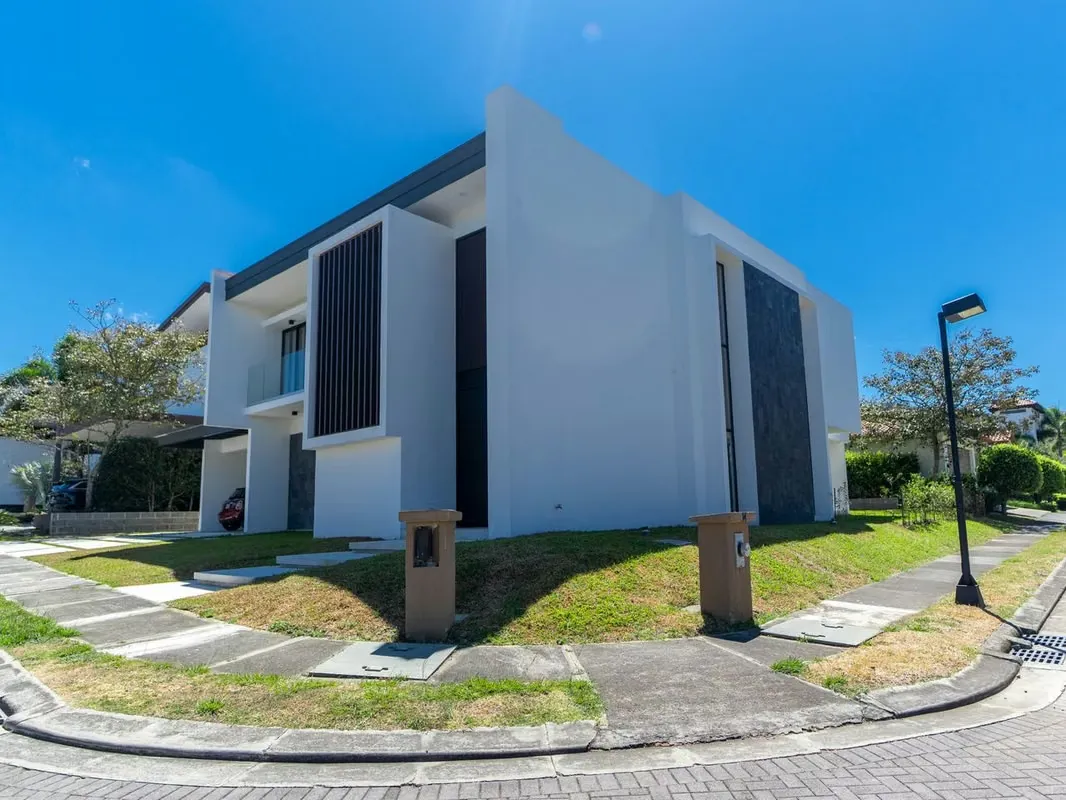 VENTA DE CASA DE LUJO EN CONDOMINIO EN RIO ORO