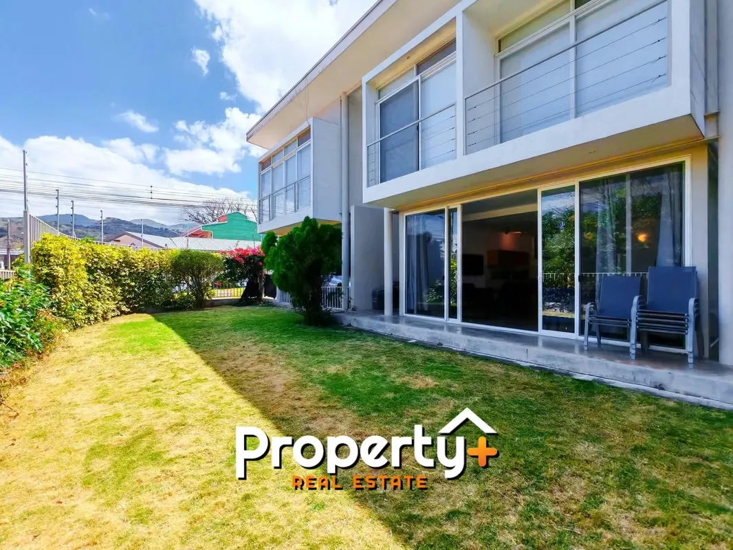 Rio Oro- Duplex- 2 habitaciones- Amplio Jardín- Hermosa Vista