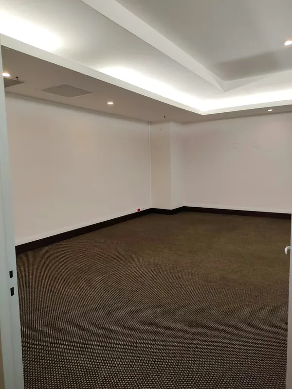 ¡Oportunidad única! Alquilamos moderna oficina en el exclusivo complejo Torres del Lago, en pleno corazón de Sabana Sur, San José. El espacio se entrega ... — photo 2