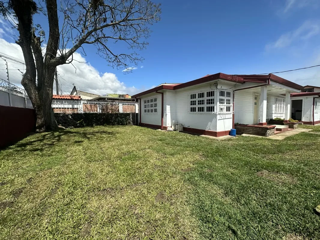 FOR SALE Spacious one story house with big garden Carmen de Cartago