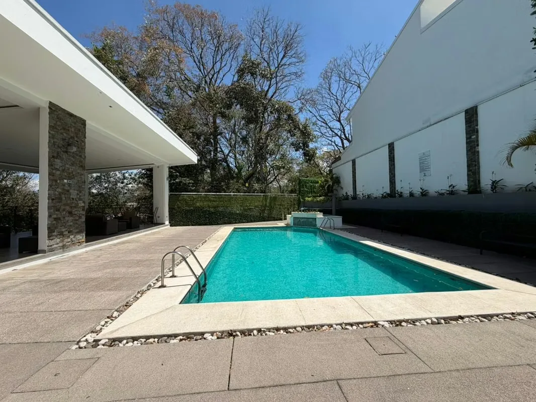 House for sale in Santa Ana.
