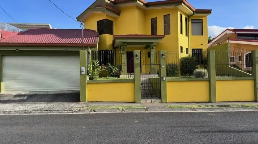 Hermosa casa en residencial Sierras de la Unión en San Rafael de La Unión, estrategicamente ubicado con fácil salida a Cartago y San José por pista; y cercanía a ... — photo 3