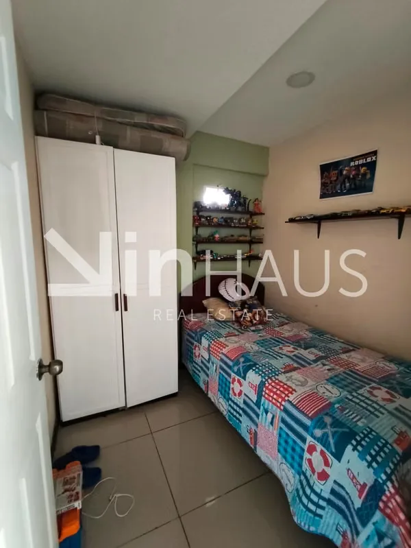 Lote: 77m2 / Construcción: 154m2. Residencia con local en San Miguel, La Capri, céntrica ubicación frente a la Plaza de Deportes. Cochera para 1 vehículo con opción de local ... — photo 2