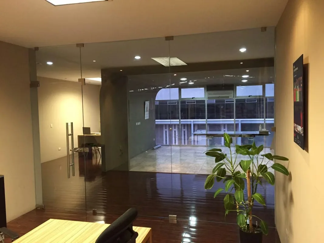 Functional 250 sqm officeavailable for rent, strategically located in Barreal de Heredia. This property is designed to optimize business operations, featuring climate-controlled spaces ...