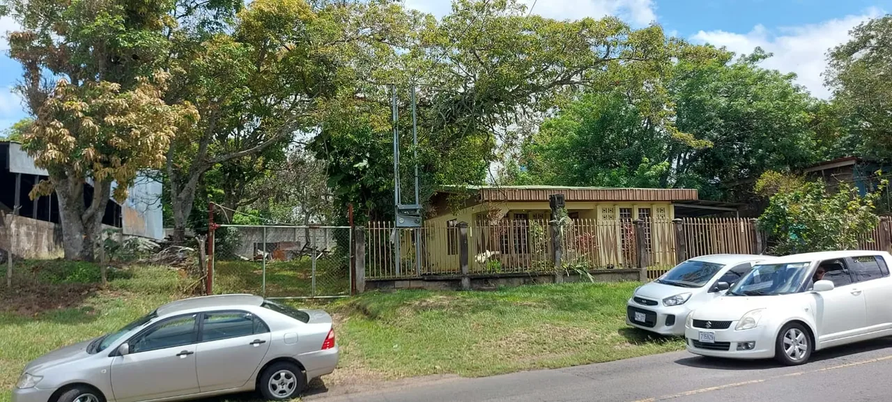 Location: Desamparados, Alajuela – main road frontage — photo 2