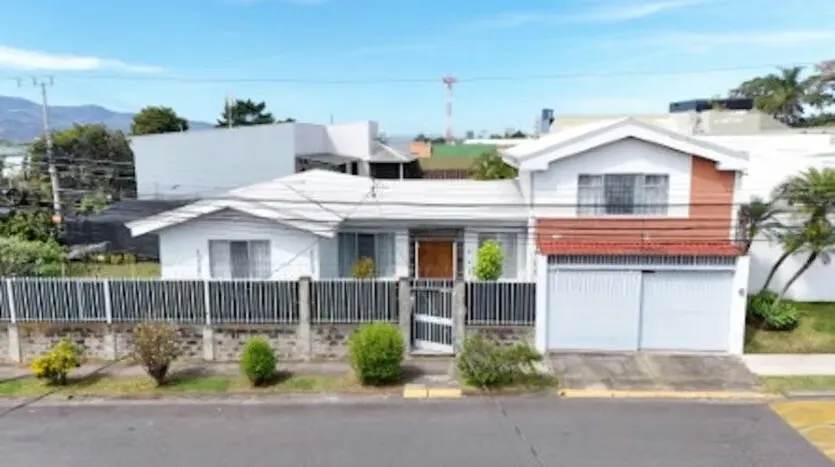 House for Sale in El Prado Gated Community with a 473 m² Lot