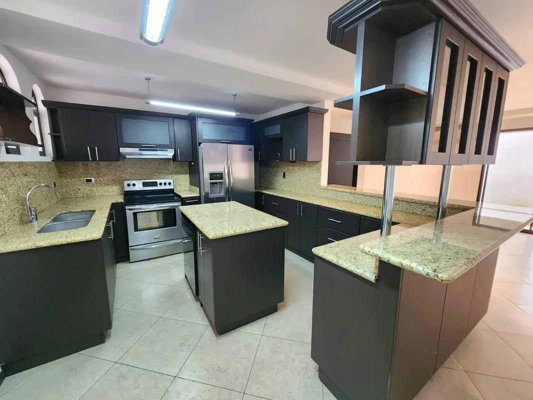 HOUSE FOR SALE OR RENT IN CONDOMINIUM IN POZOS, SANTA ANA*