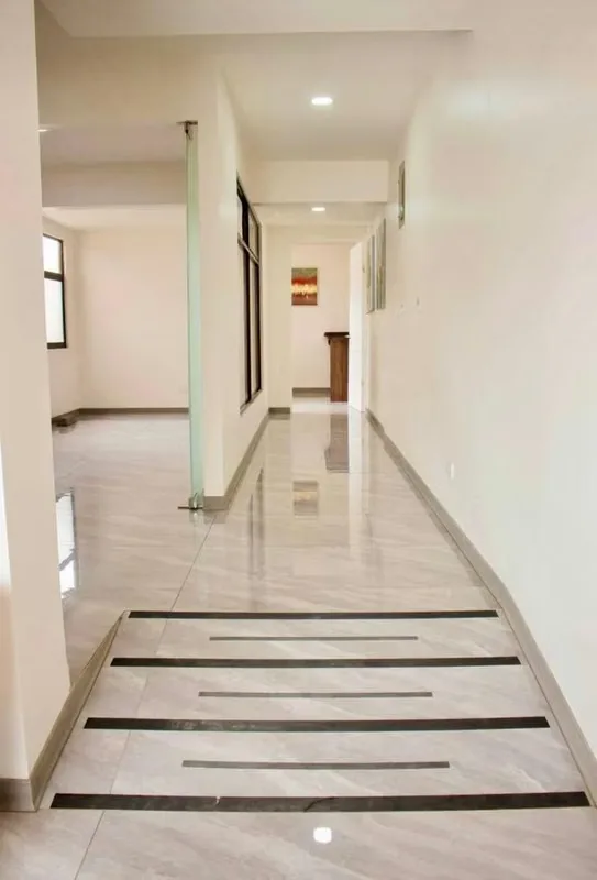 Local comercial y profesional en alquiler – Alta visibilidad y versatilidad de uso VG — photo 4