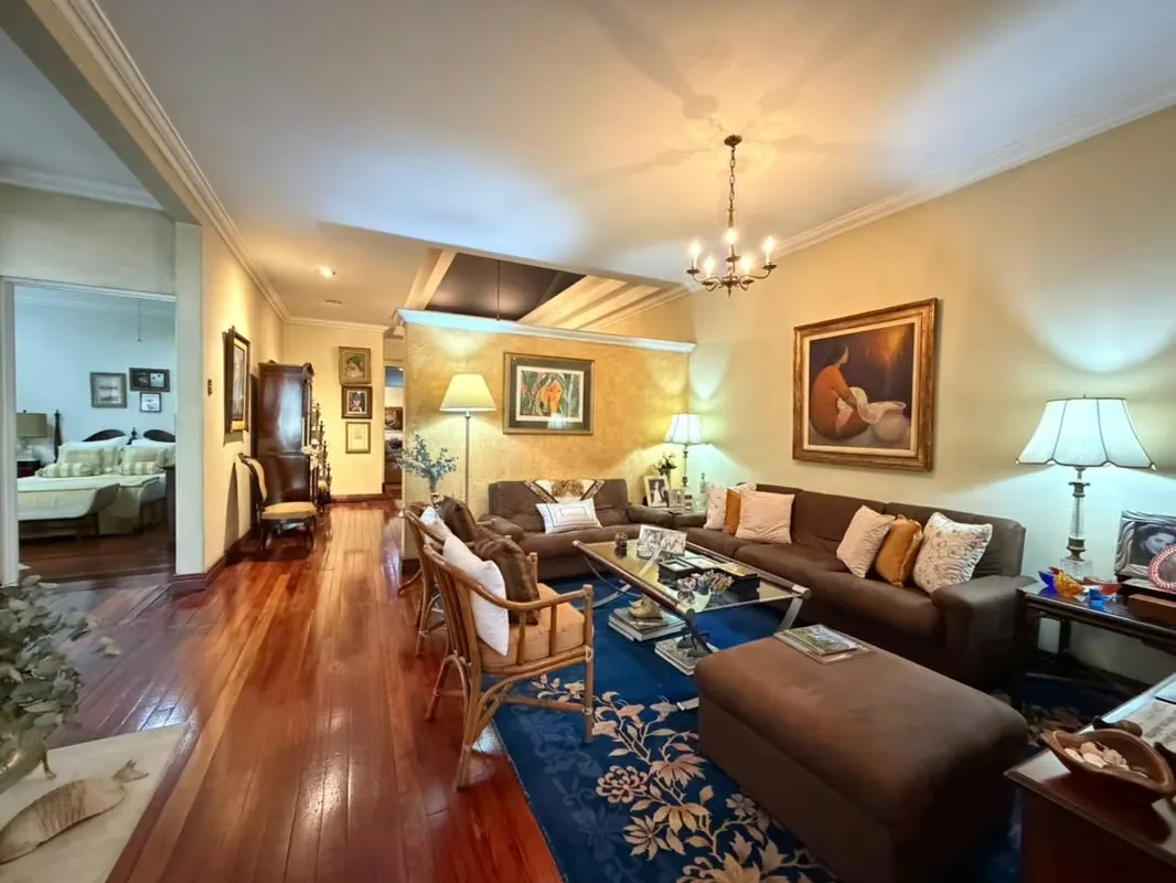 Esta no es una casa más. Es una propiedad con presencia, amplitud y ubicación estratégica, ideal para quienes buscan comodidad en ...