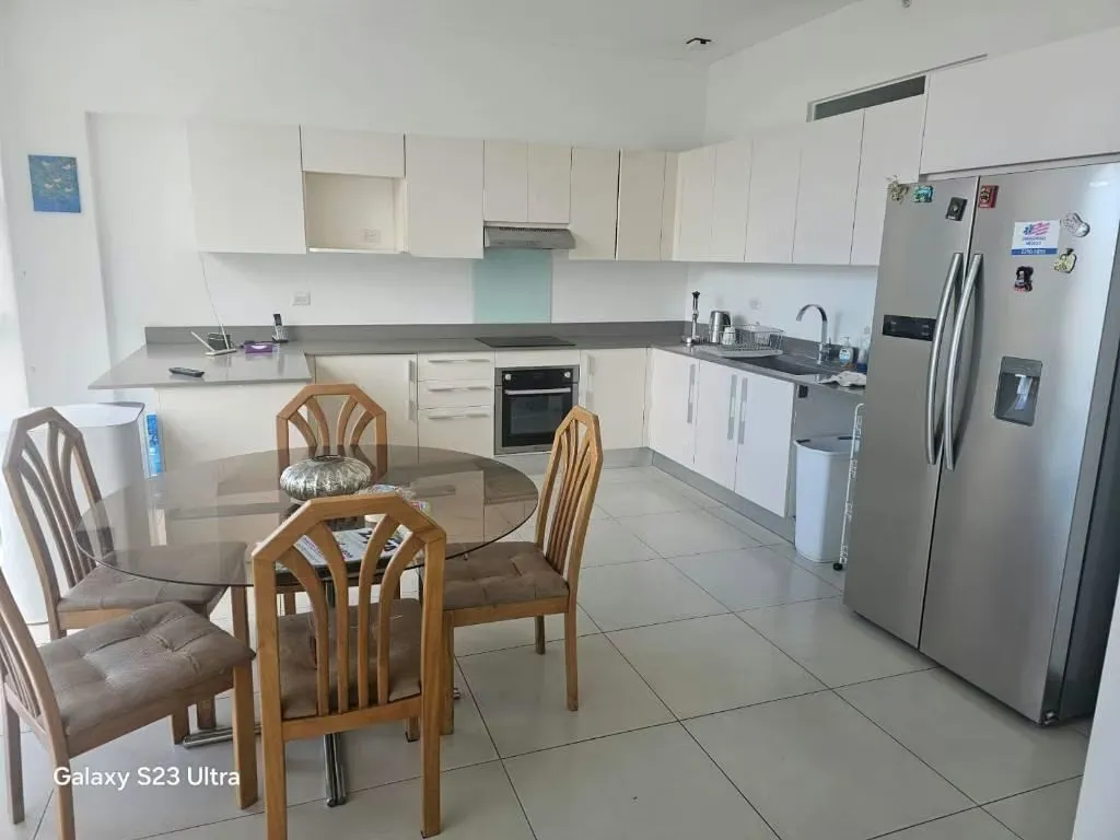 Beautiful super spacious apartment, 3 rooms, 2.5 bathrooms, 3 garages plus winery
