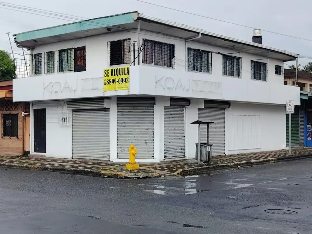 SE VENDE ESQUINA COMPLETA – Centro de Limón (2 pisos)
