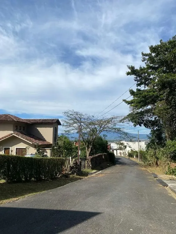 The perfect lot for building a house at levels due to the conditions of the land is of topography with a negative slope has servitude for pluvial ...