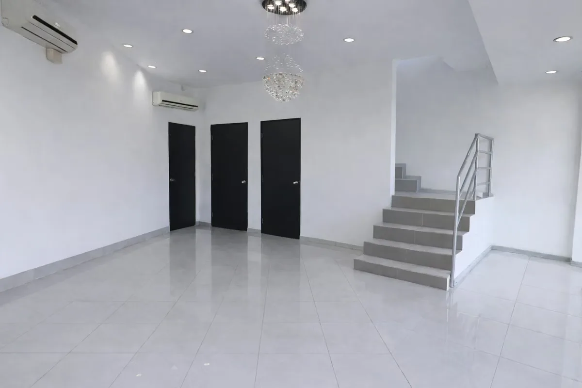 Take your business to the next level in one of Heredia’s most strategic and high-traffic ...