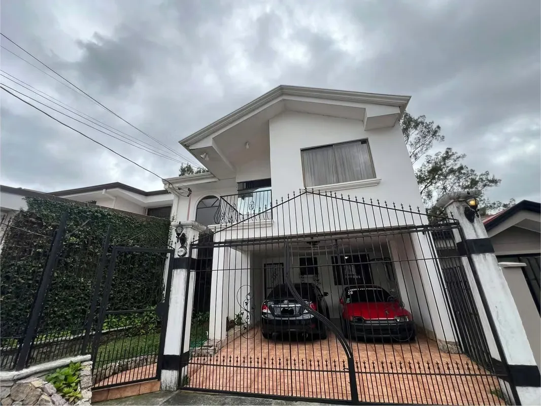 Beautiful House for sale in residential in Tres Ríos, Cartago
