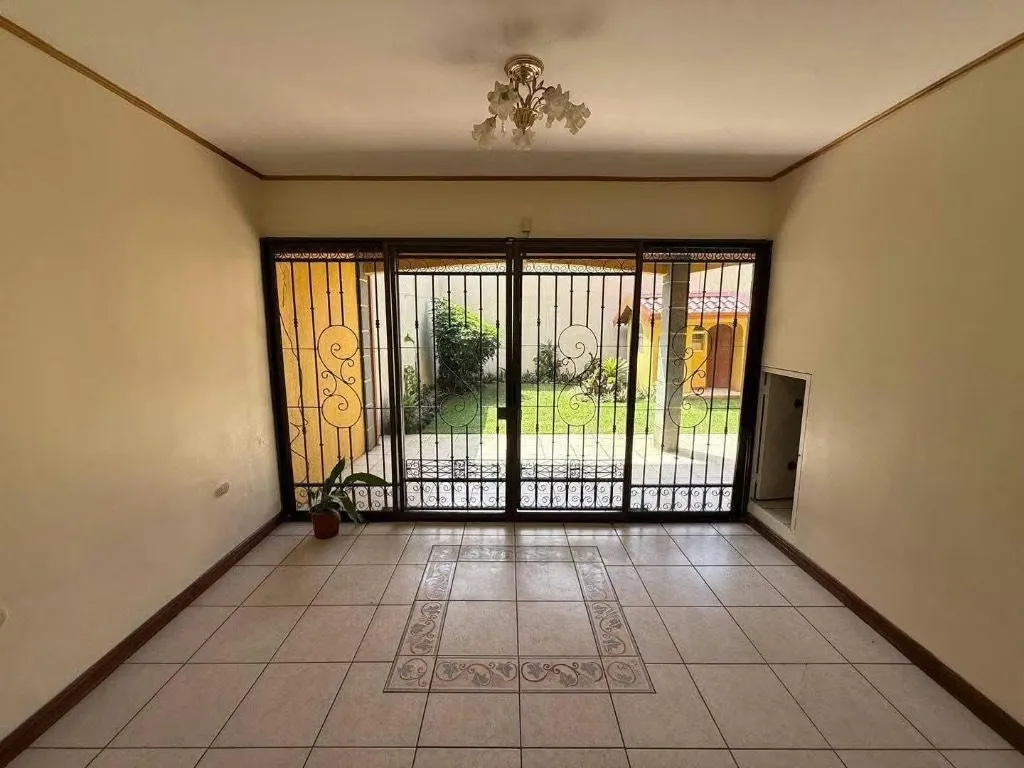 House for SALE in Private Residential, San Pablo de Heredia. — photo 3