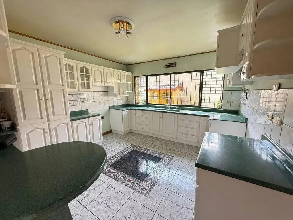 House for SALE in Private Residential, San Pablo de Heredia. — photo 5