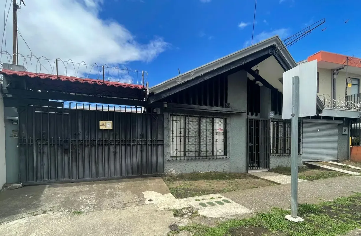 Propiedad Comercial 594 m² en Calle Blancos – Ideal Torre Médica o Desarrollo Institucional
