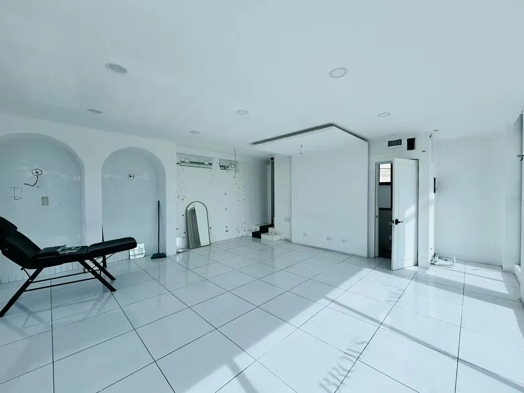 Local 90M2 with terrace Scazu second floor security parking law 7600
