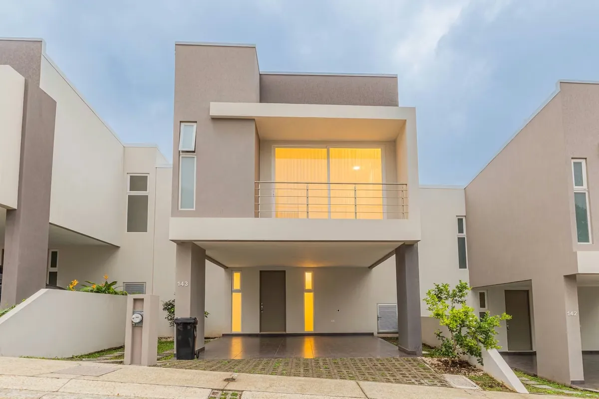 House for rent in Nasara Condominium, Santa Ana – with appliances