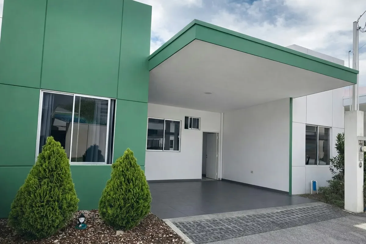 Viva con tranquilidad, seguridad y excelente calidad de vida en una de las zonas más agradables y con mayor crecimiento de Cartago. Esta casa en condominio ofrece muy buenos acabados, ...