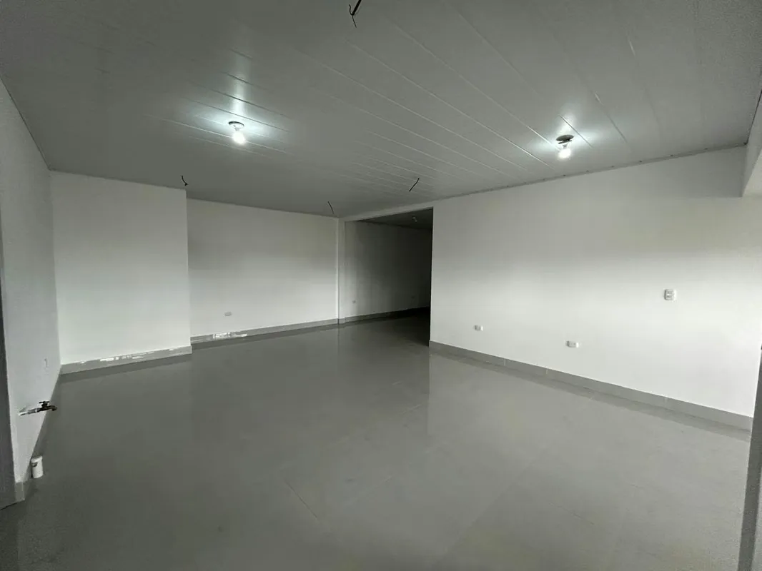 Commercial space for rent with ample parking in San Pedro. ID 41932 — photo 3