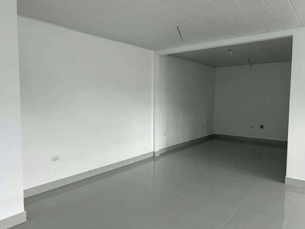 Commercial space for rent with ample parking in San Pedro. ID 41932 — photo 4