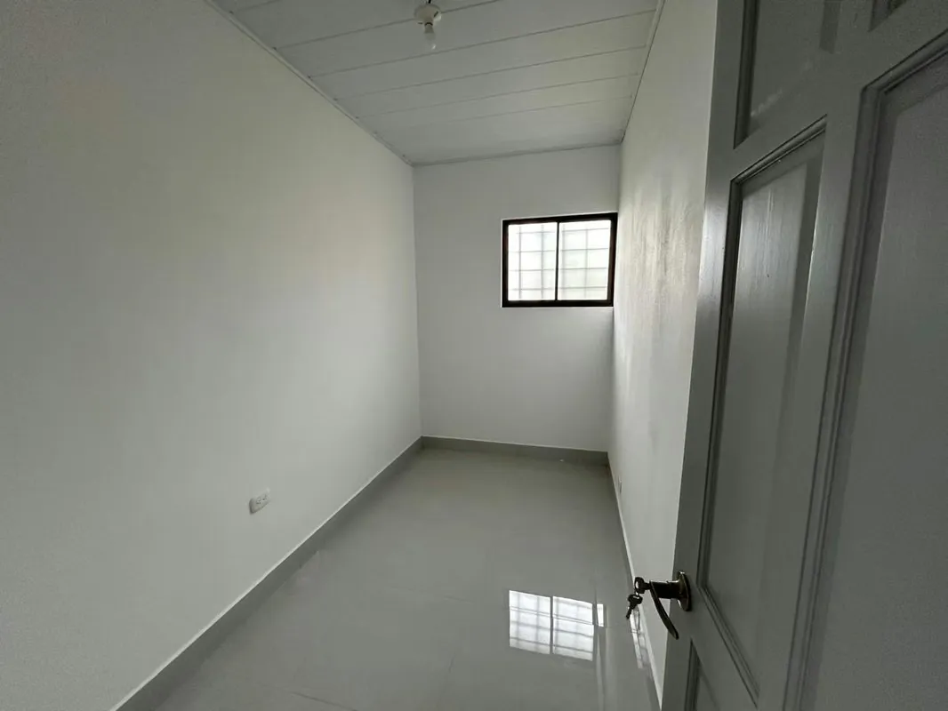Commercial space for rent with ample parking in San Pedro. ID 41932 — photo 5