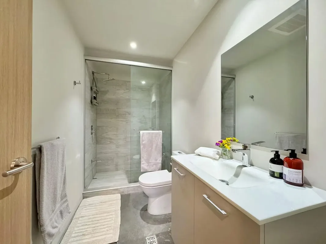 For sale, a modern apartment in the exclusive SER Escalante Building, located in Barrio Escalante, San José, one of the most vibrant and cultural areas of the capital. This ... — photo 2