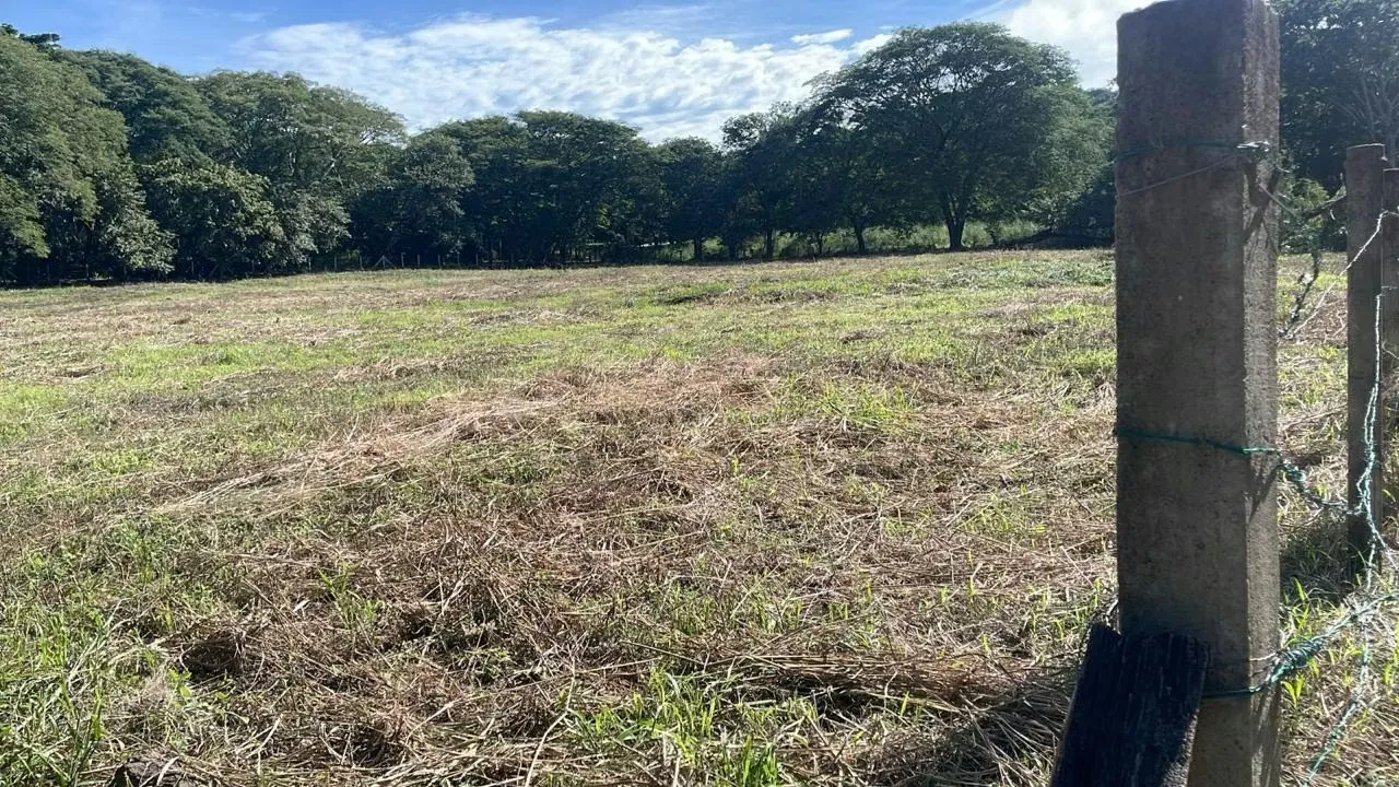 Venta de lote con 1615 m2  Uso de suelo Mixto en Playa Hermosa Guanacaste