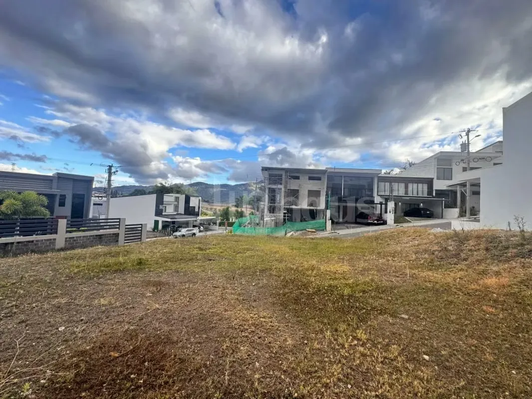 id 41947 Lote ideal para proyecto residencial moderno en condominio