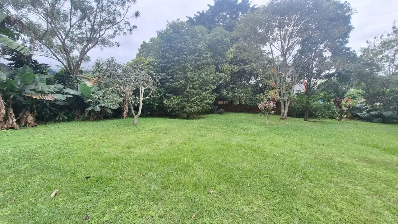 Descubra la oportunidad de construir la casa de sus sueños en un entorno natural y exclusivo. Este terreno de 548 m² se encuentra en ... — photo 4