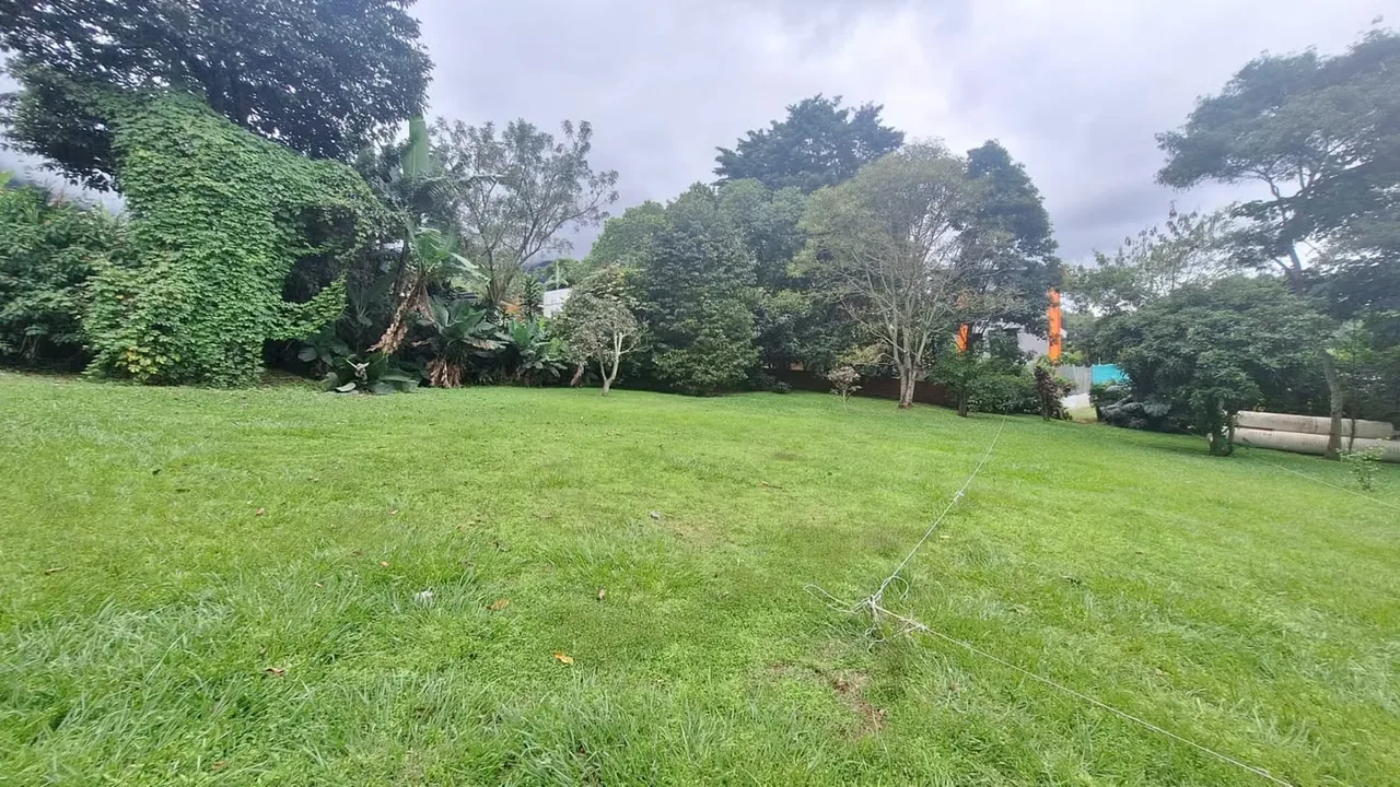Descubra la oportunidad de construir la casa de sus sueños en un entorno natural y exclusivo. Este terreno de 548 m² se encuentra en ... — photo 5