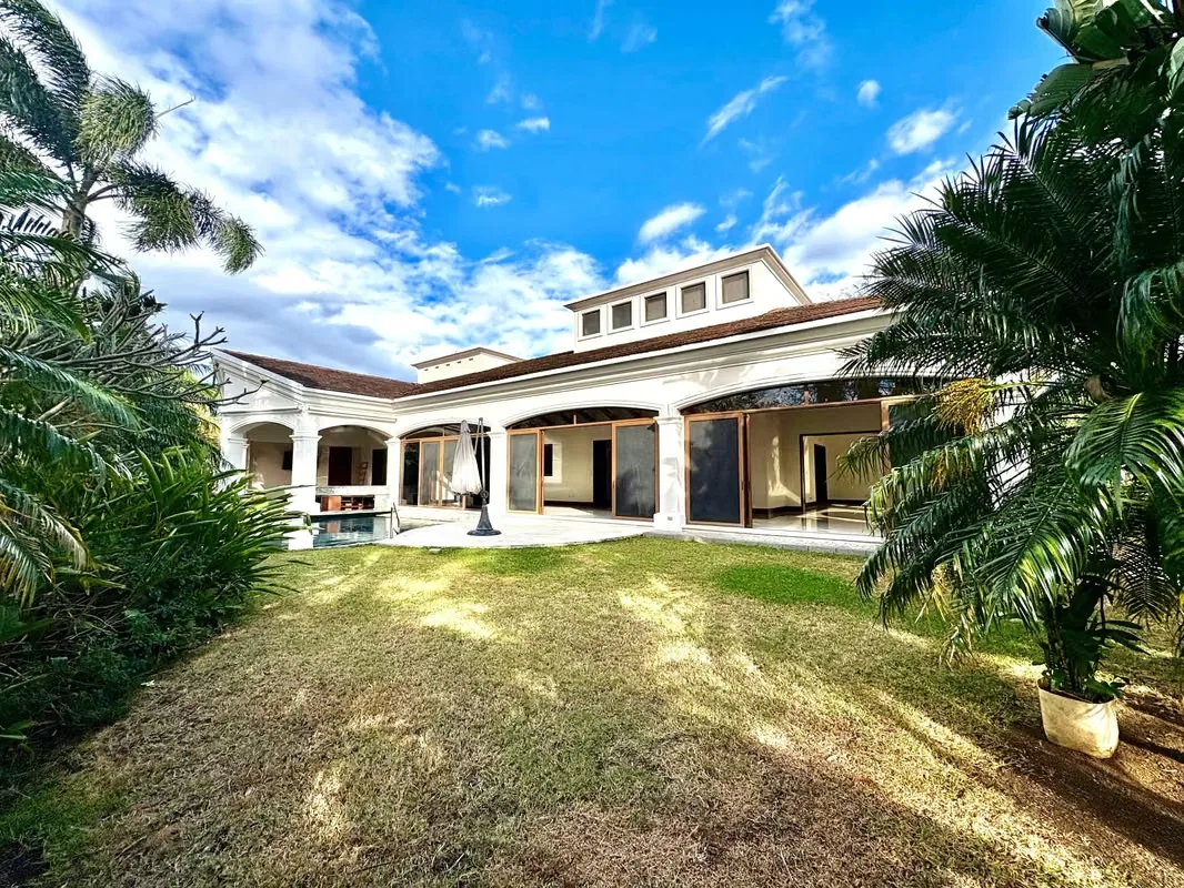 Located in the exclusive gated community of Bosques de Lindora, in Santa Ana, this elegant single-level residence combines spaciousness, sophistication, and privacy in a privileged ...