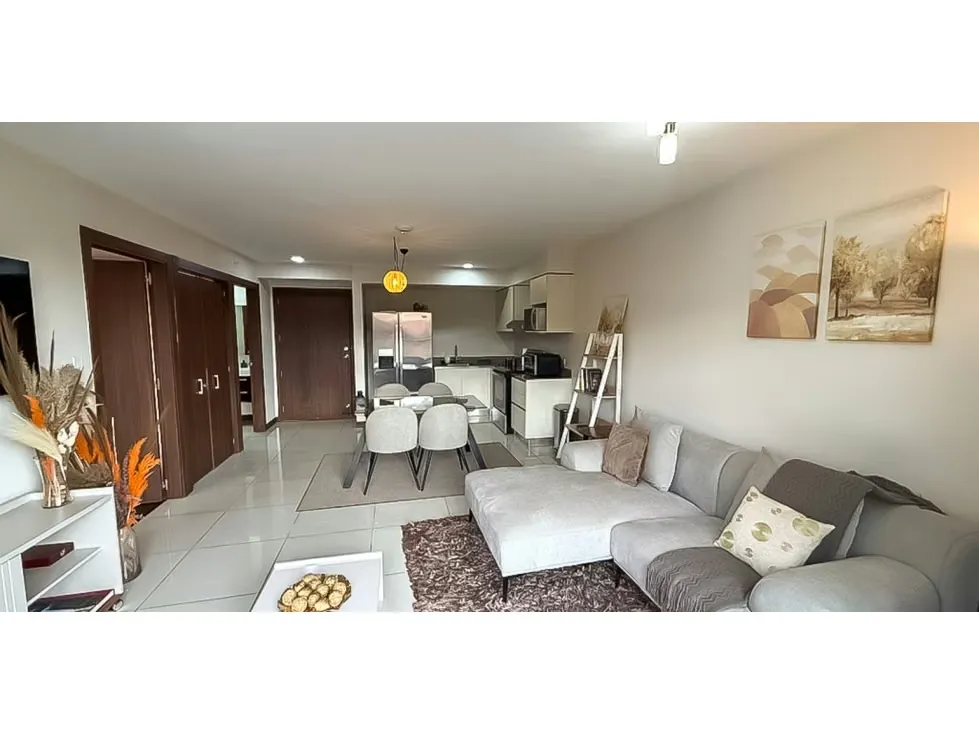 En venta moderno apartamento ubicado en el sexto piso de Condominio Azenza, en La Uruca, una zona de alta conveniencia y conectividad. Este espacio es ideal para quienes desean vivir ...
