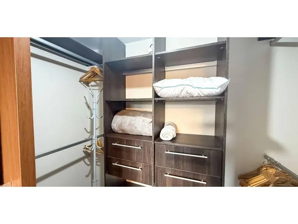 En venta moderno apartamento ubicado en el sexto piso de Condominio Azenza, en La Uruca, una zona de alta conveniencia y conectividad. Este espacio es ideal para quienes desean vivir ... — photo 2