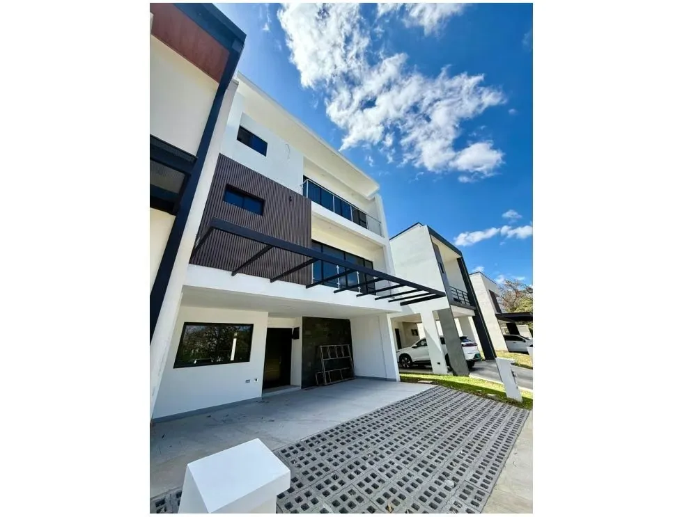 House for Sale in Santa Ana Condominium