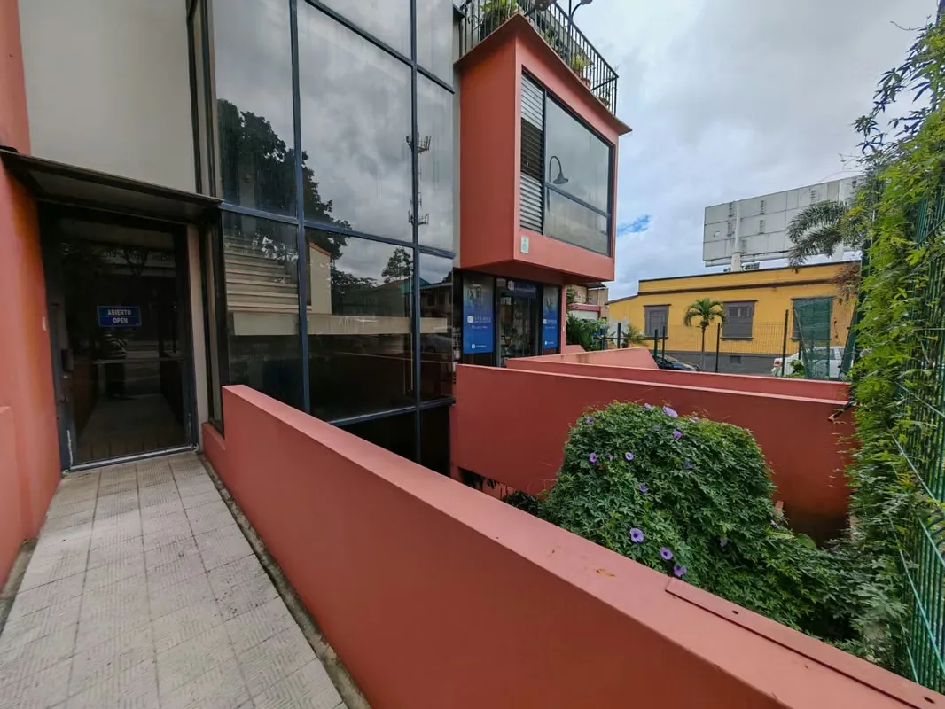 Alquiler de local comercial en Barrio La California, San José