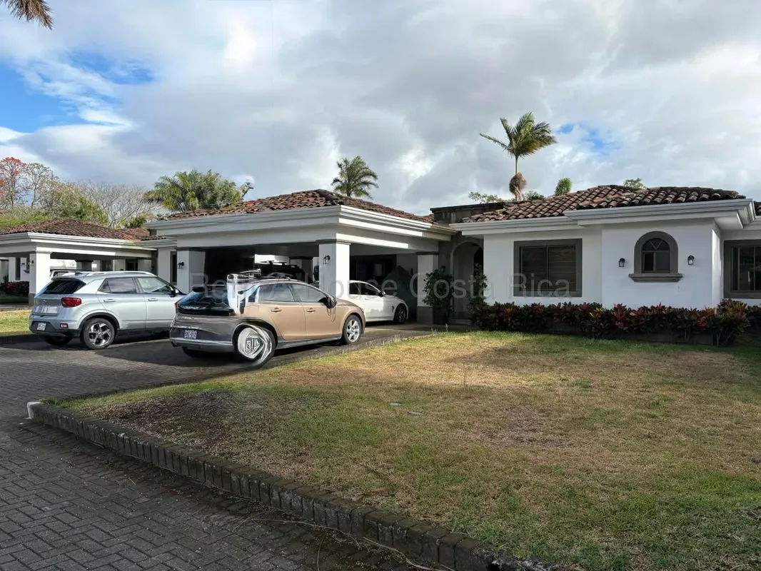 Venta de casa en San Antonio Belén Heredia