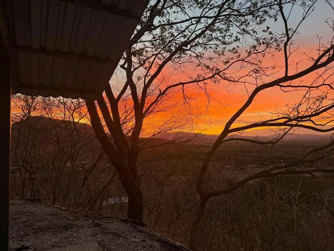 This property in San Pedro offers 5,900 m² of land with breathtaking mountain and valley views, ideal for those seeking peace, privacy, and a connection with nature. — photo 3