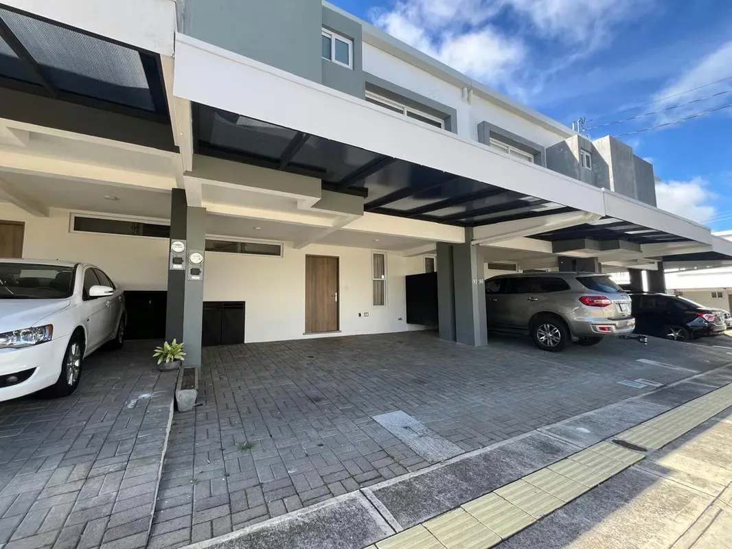 Si busca seguridad, comodidad y estilo de vida, esta es la oportunidad que no puede dejar pasar. Ubicada en un exclusivo condominio con excelentes amenidades, esta casa reúne ...
