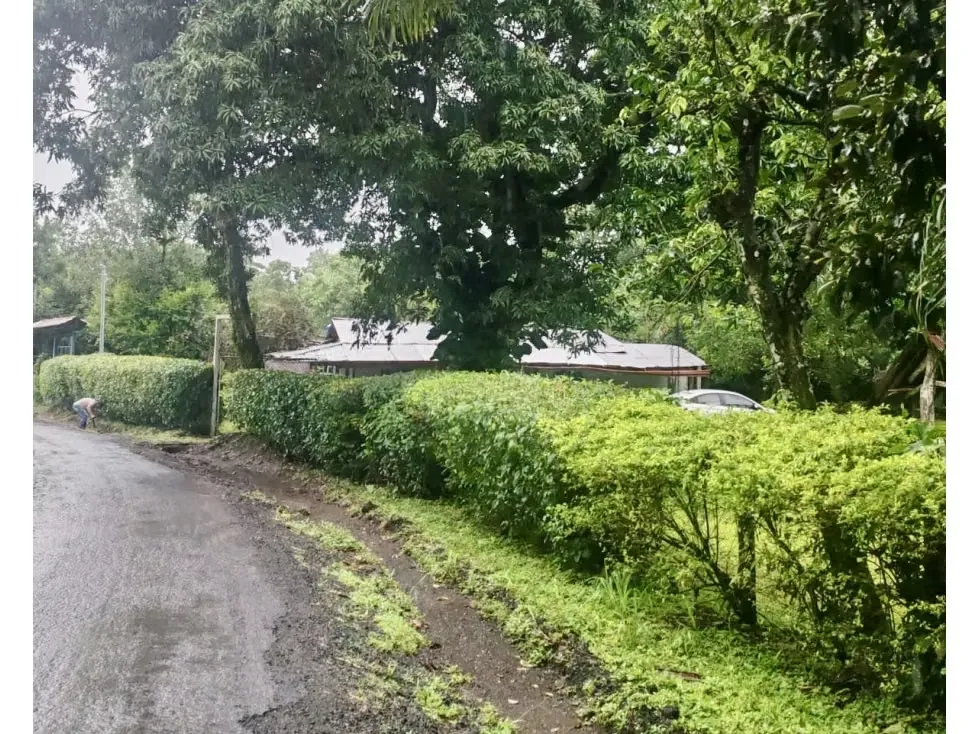 Venta de lote con uso mixto en San Rafael de Esparza, en zona rural de cálido clima y en las cercanías de la Iglesia Católica de San Rafael, Ebais, bancos, escuelas, condominios, ...